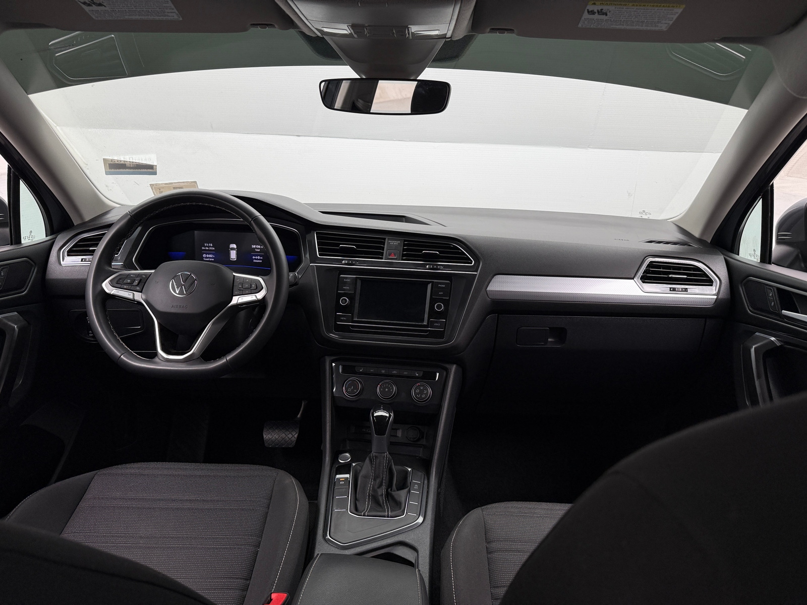 Thumbnail: 2023 Volkswagen Tiguan - 3