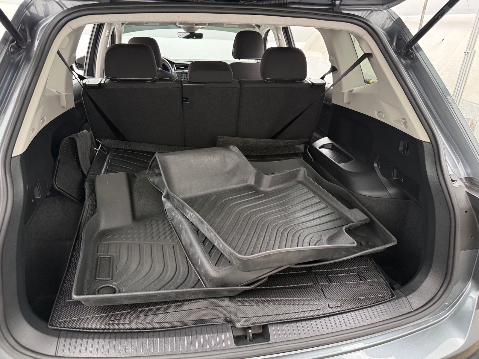 Thumbnail: 2023 Volkswagen Tiguan - 7