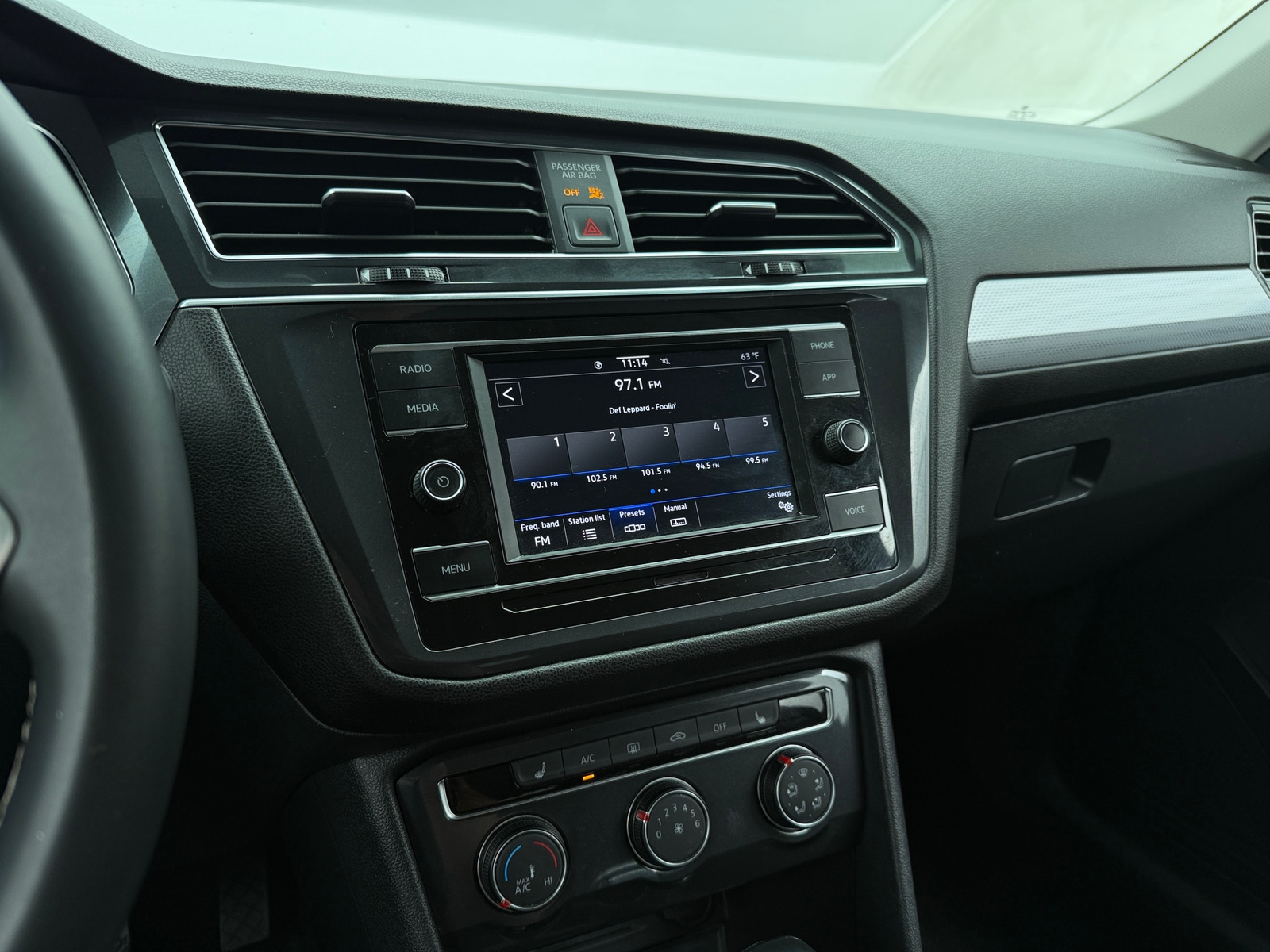 Thumbnail: 2023 Volkswagen Tiguan - 4