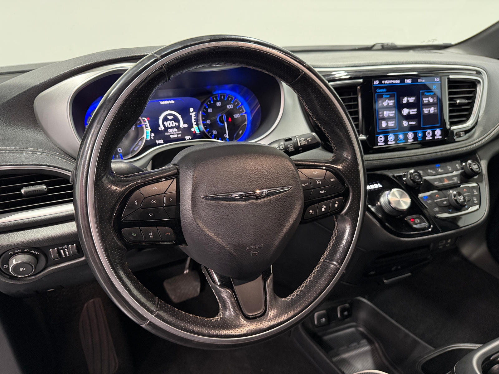 Thumbnail: 2019 Chrysler Pacifica - 4