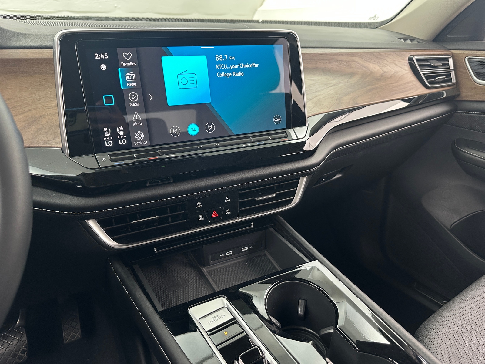 Thumbnail: 2024 Volkswagen Atlas - 3