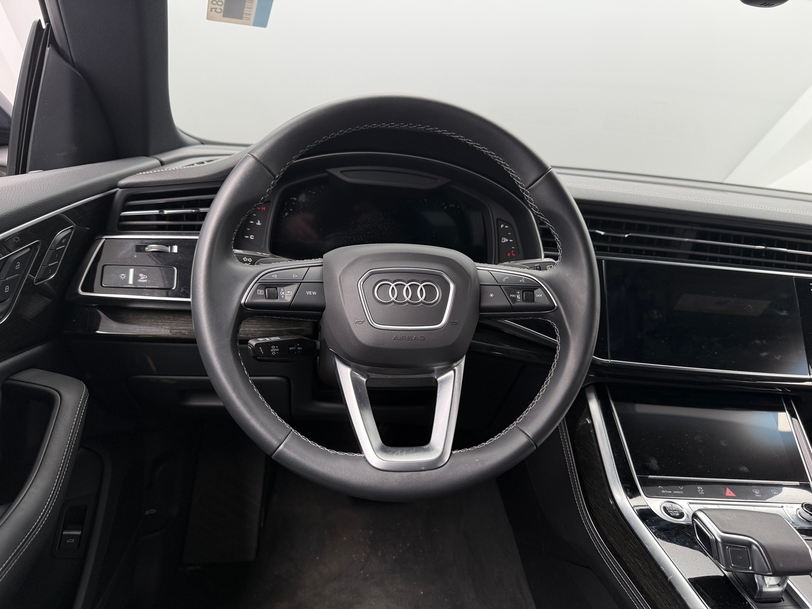 Thumbnail: 2025 Audi Q8 - 4