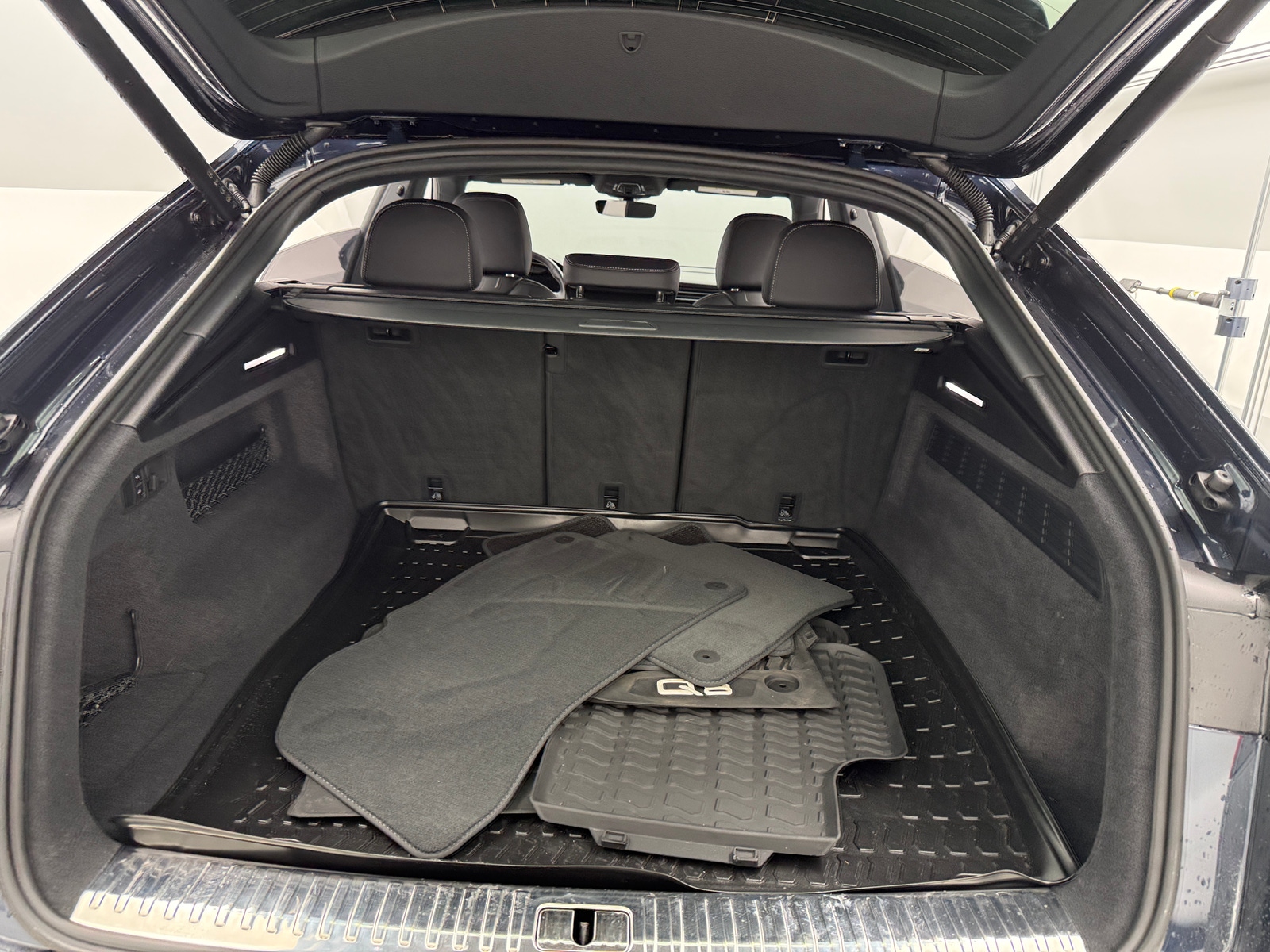 Thumbnail: 2025 Audi Q8 - 6