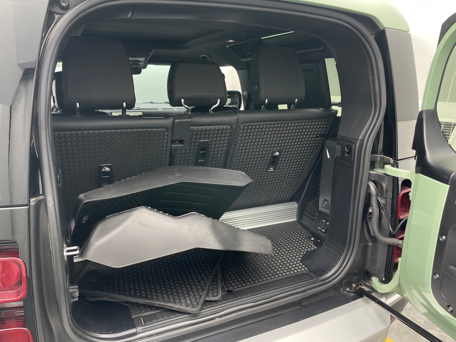 Thumbnail: 2023 Land Rover Defender - 6