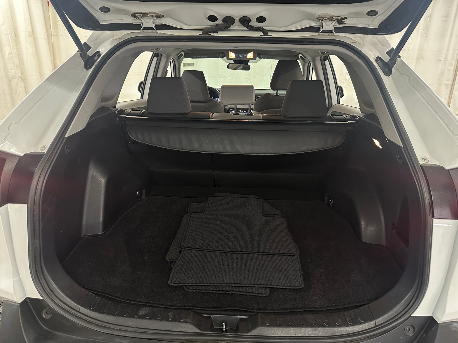 Thumbnail: 2021 Toyota RAV4 - 7