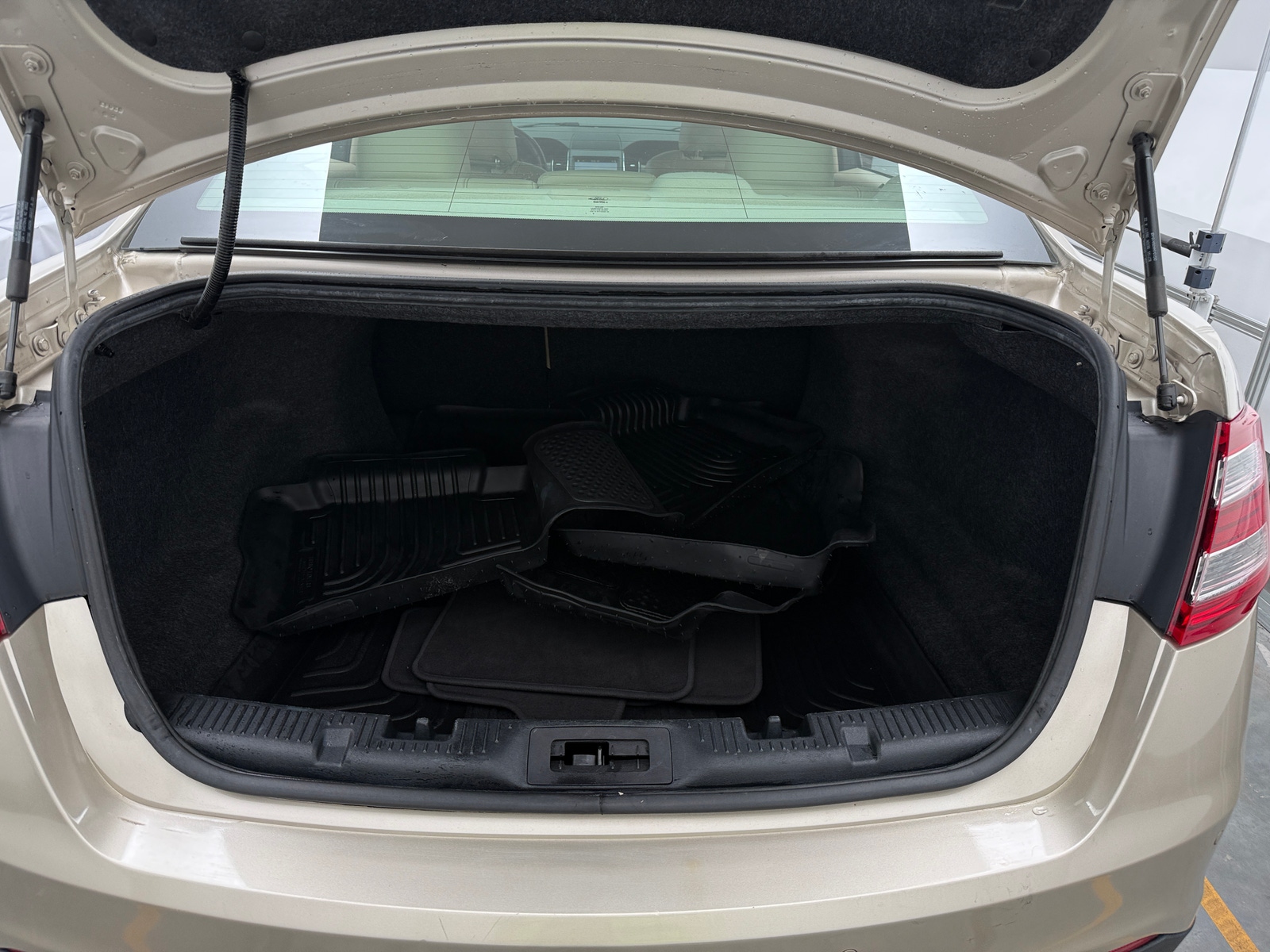 Thumbnail: 2017 Ford Taurus - 6