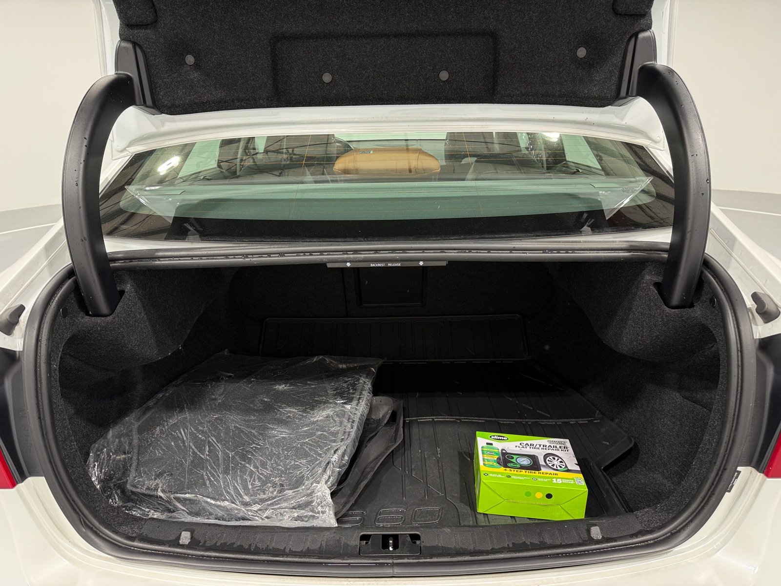 Thumbnail: 2018 Volvo S60 - 6