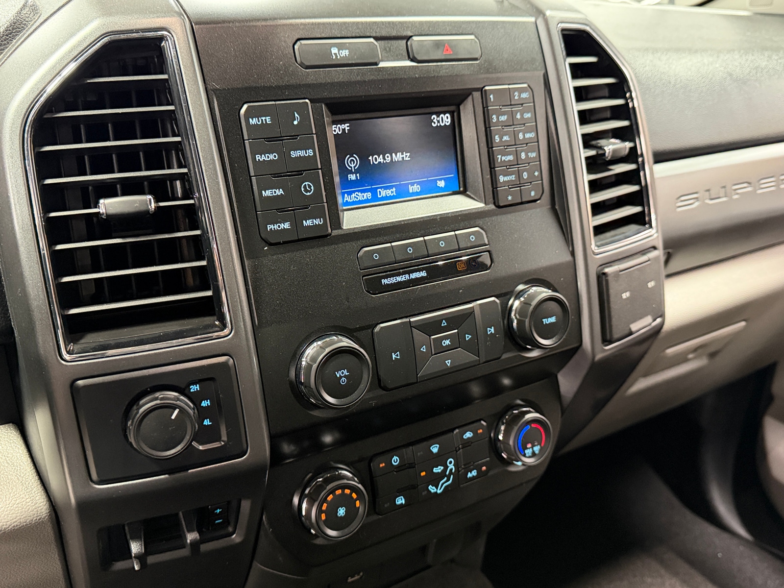 Thumbnail: 2019 Ford Econoline - 4