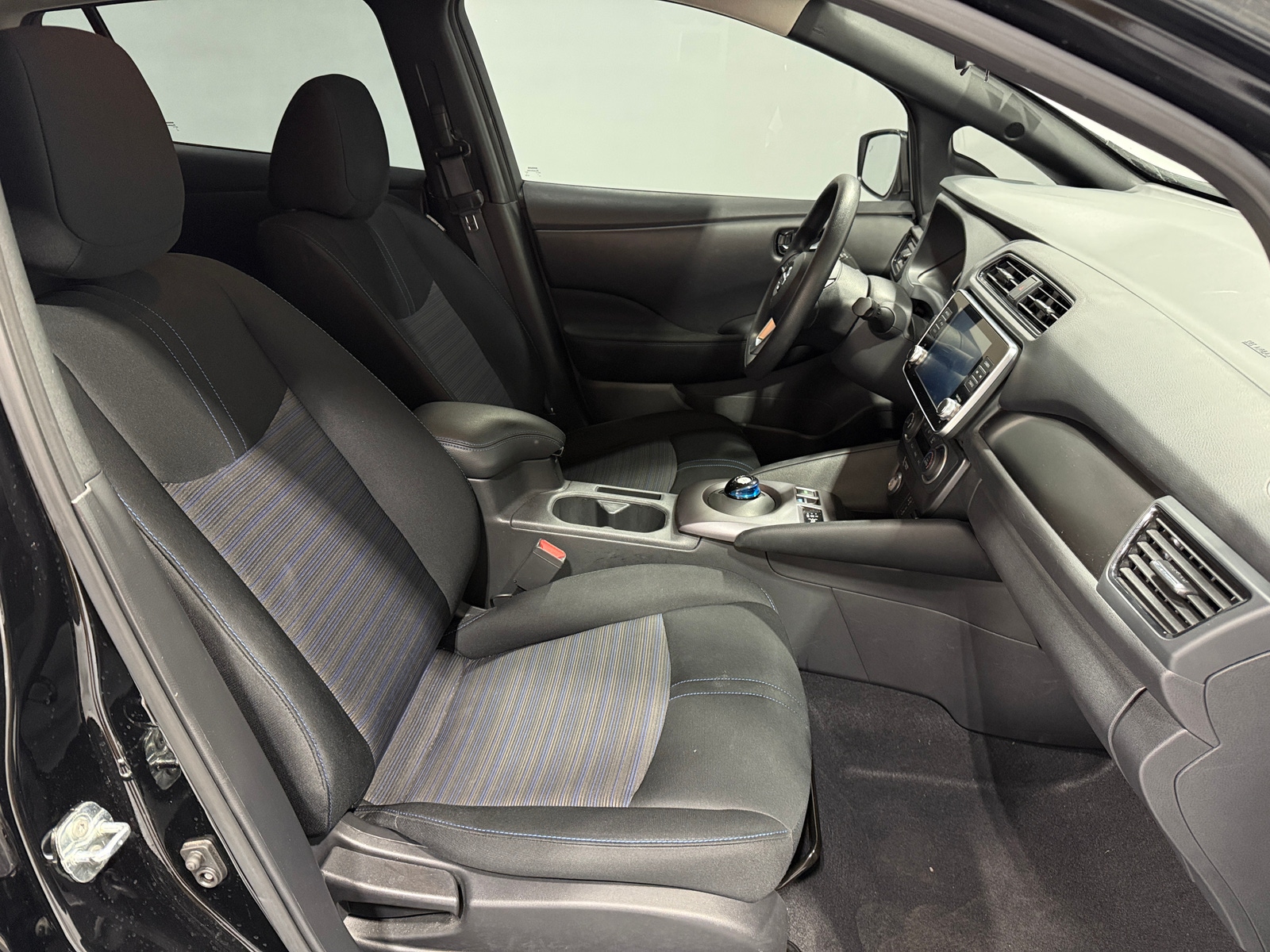 Thumbnail: 2022 Nissan Leaf - 2