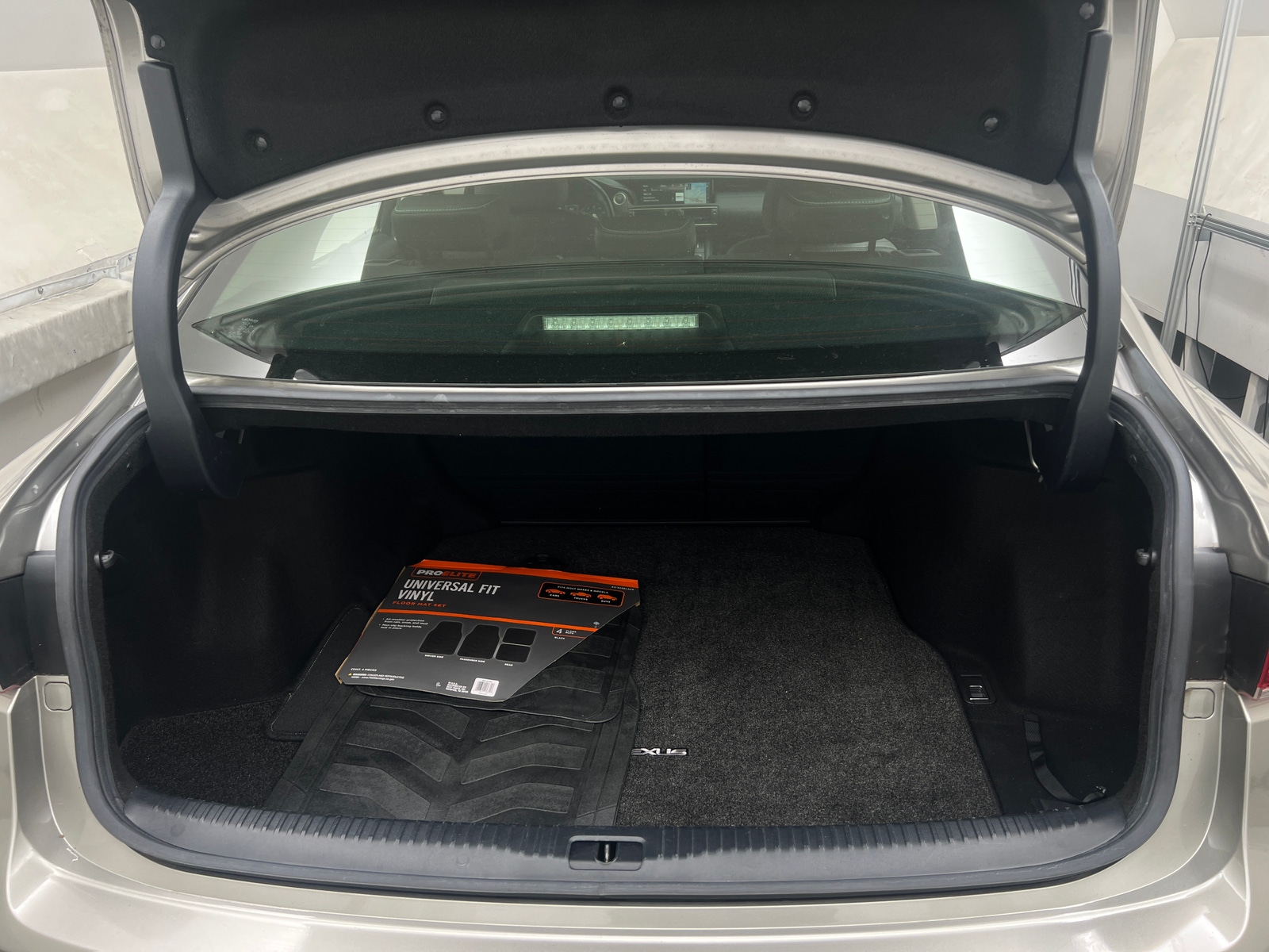 Thumbnail: 2018 Lexus IS - 6