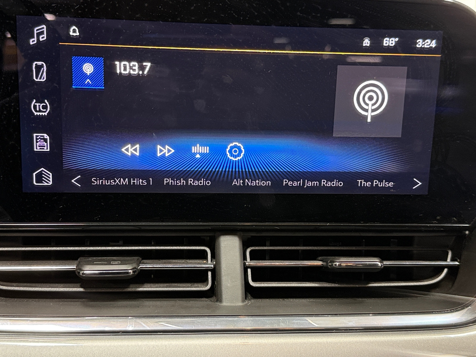 Thumbnail: 2025 Chevrolet Trax - 4