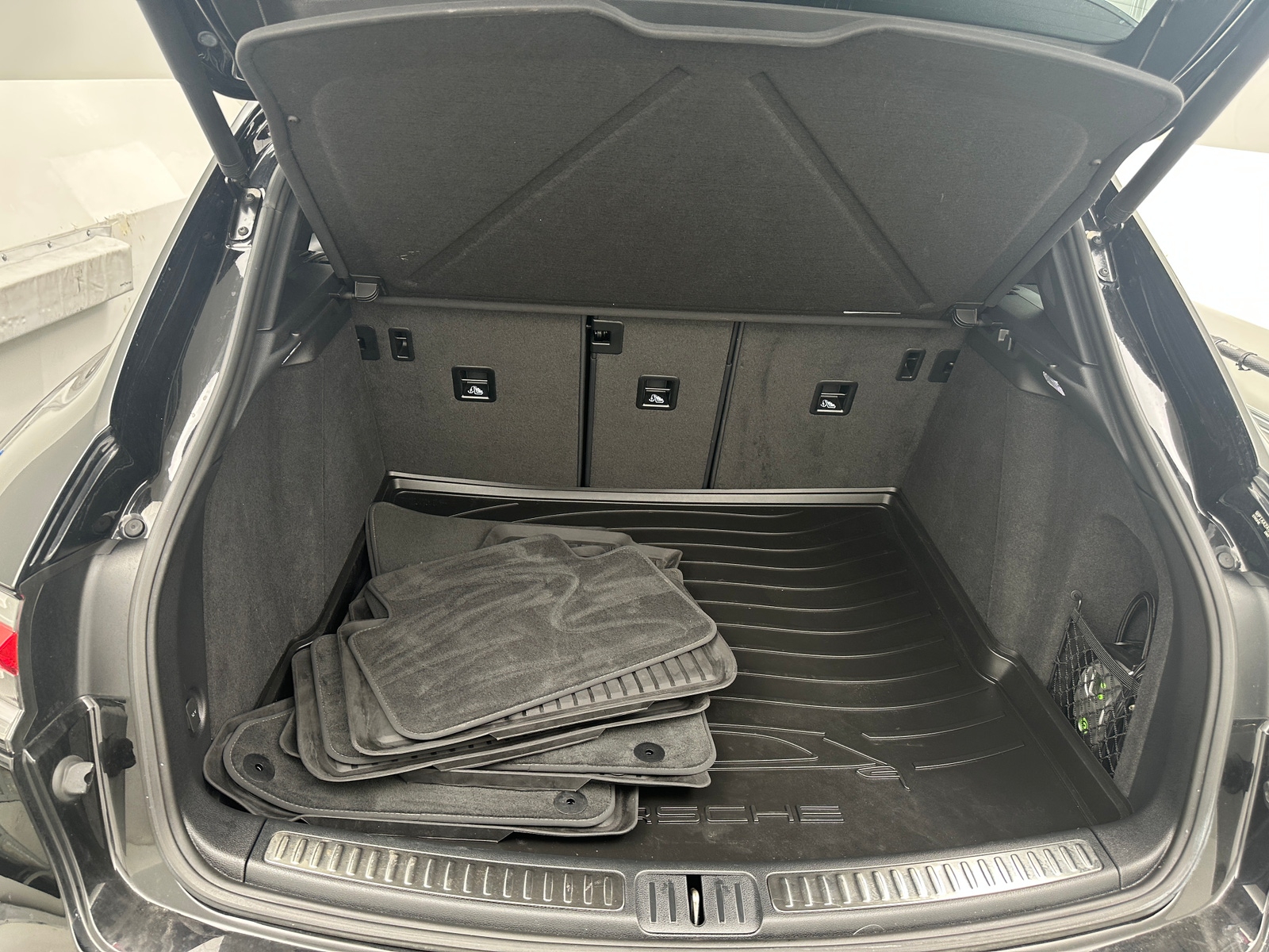 Thumbnail: 2023 Porsche Macan - 6