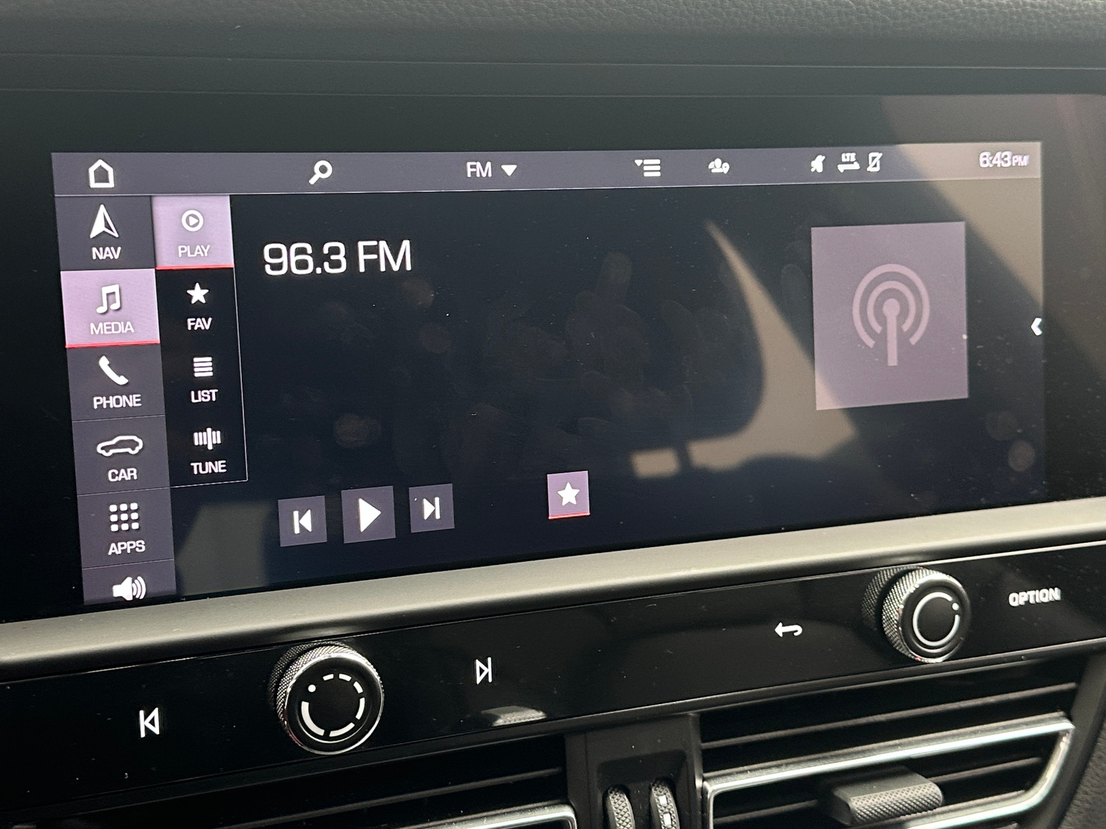 Thumbnail: 2023 Porsche Macan - 3