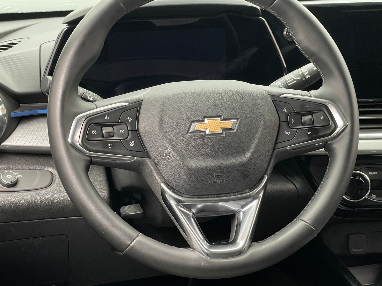 Thumbnail: 2025 Chevrolet Trax - 5