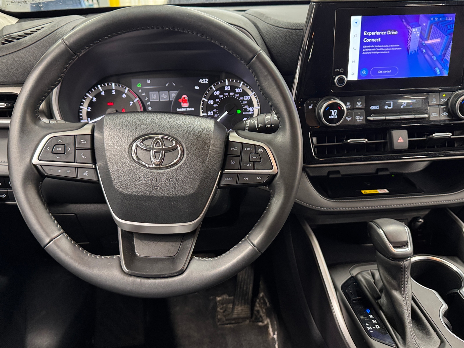 Thumbnail: 2023 Toyota Highlander - 4