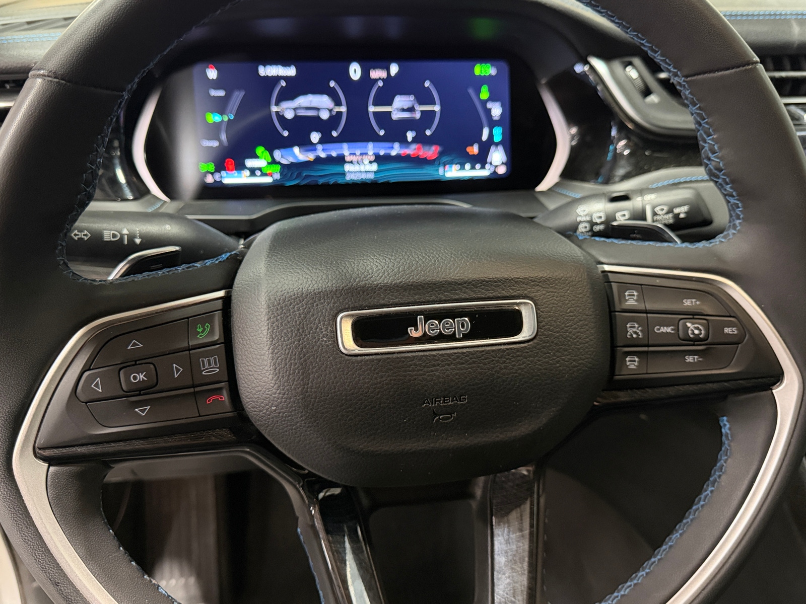 Thumbnail: 2023 Jeep Grand Cherokee - 4