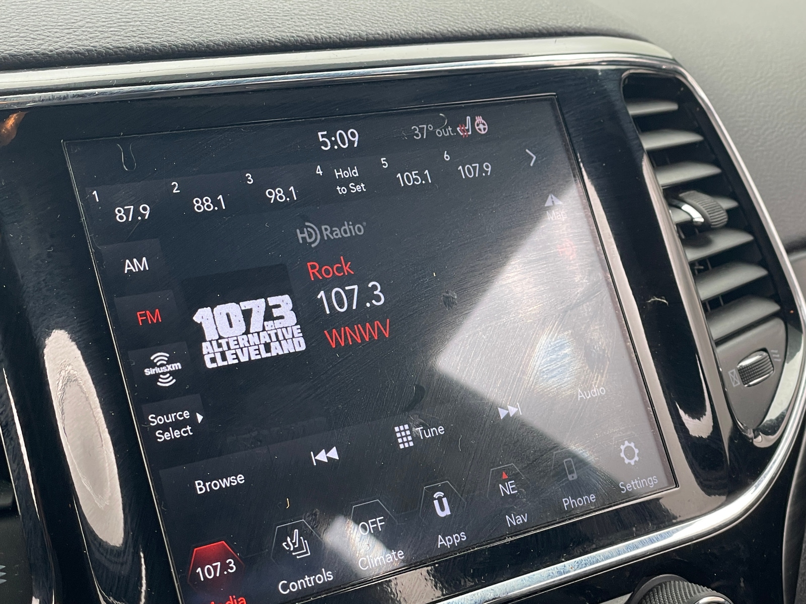 Thumbnail: 2019 Jeep Grand Cherokee - 3