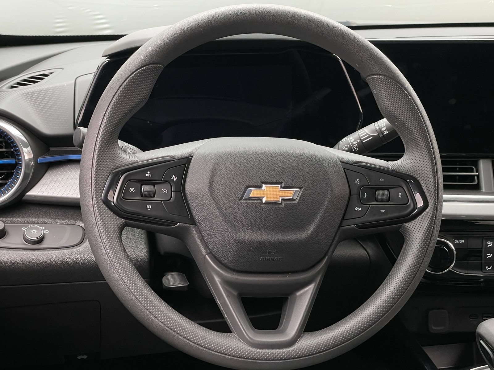 Thumbnail: 2025 Chevrolet Trax - 5