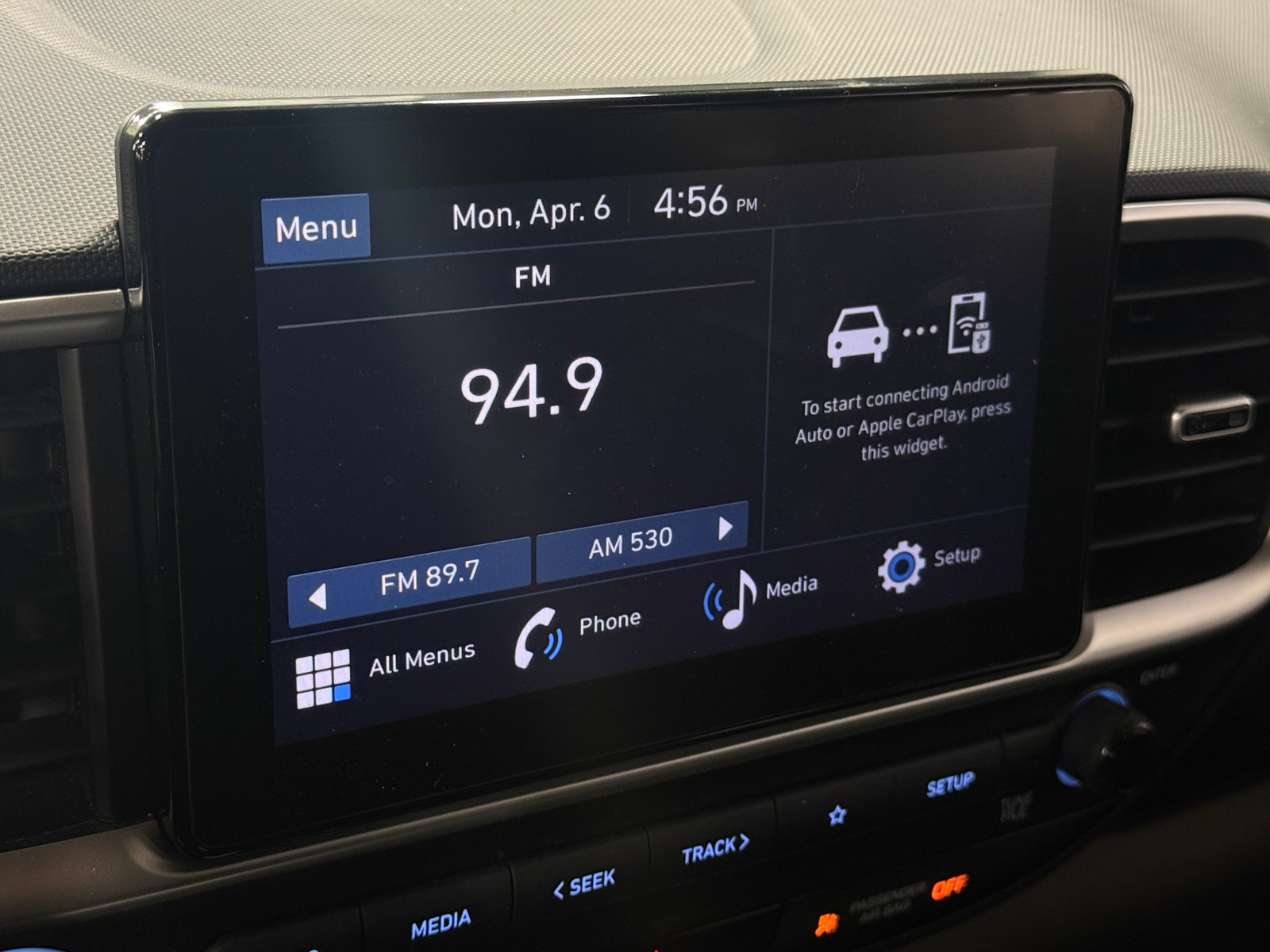 Thumbnail: 2023 Hyundai Venue - 4