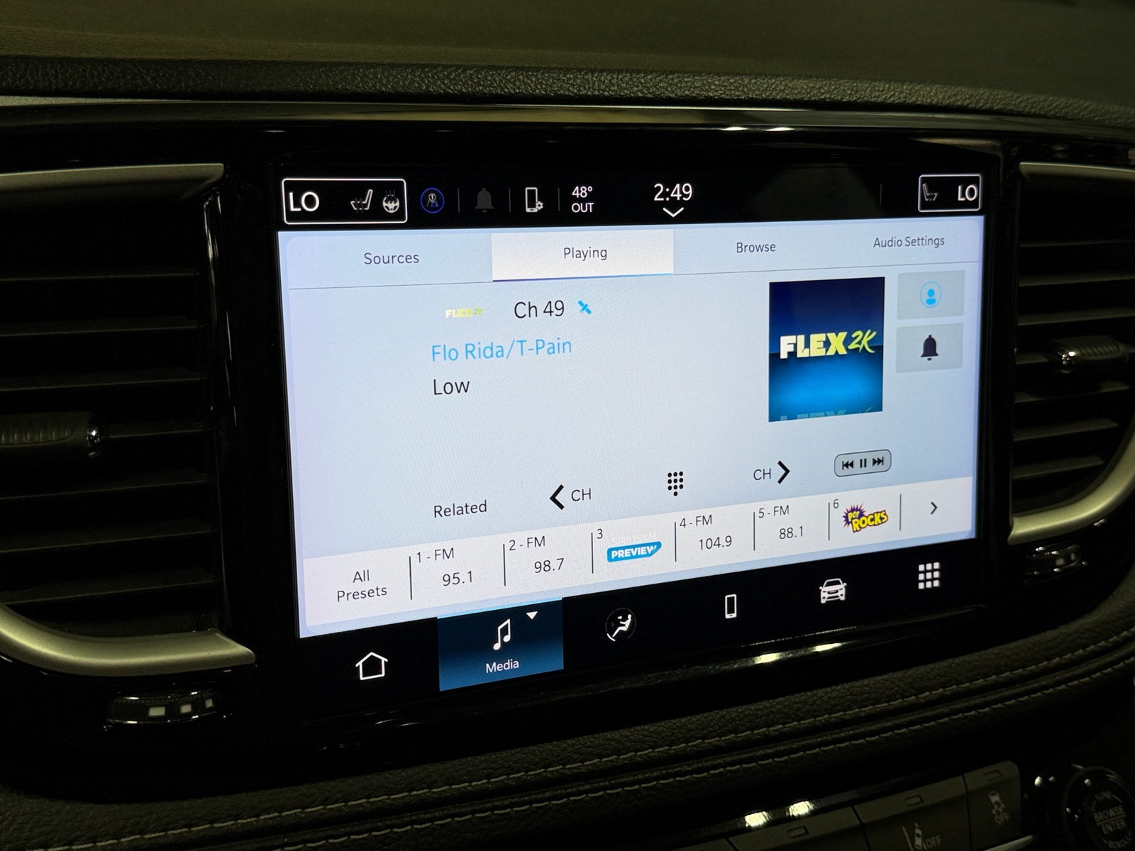 Thumbnail: 2024 Chrysler Pacifica - 4