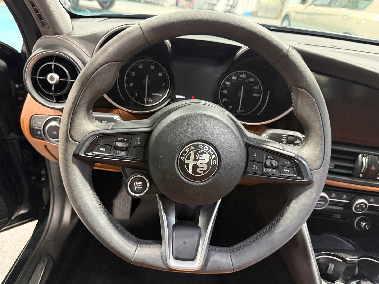 Thumbnail: 2021 Alfa Romeo Giulia - 4