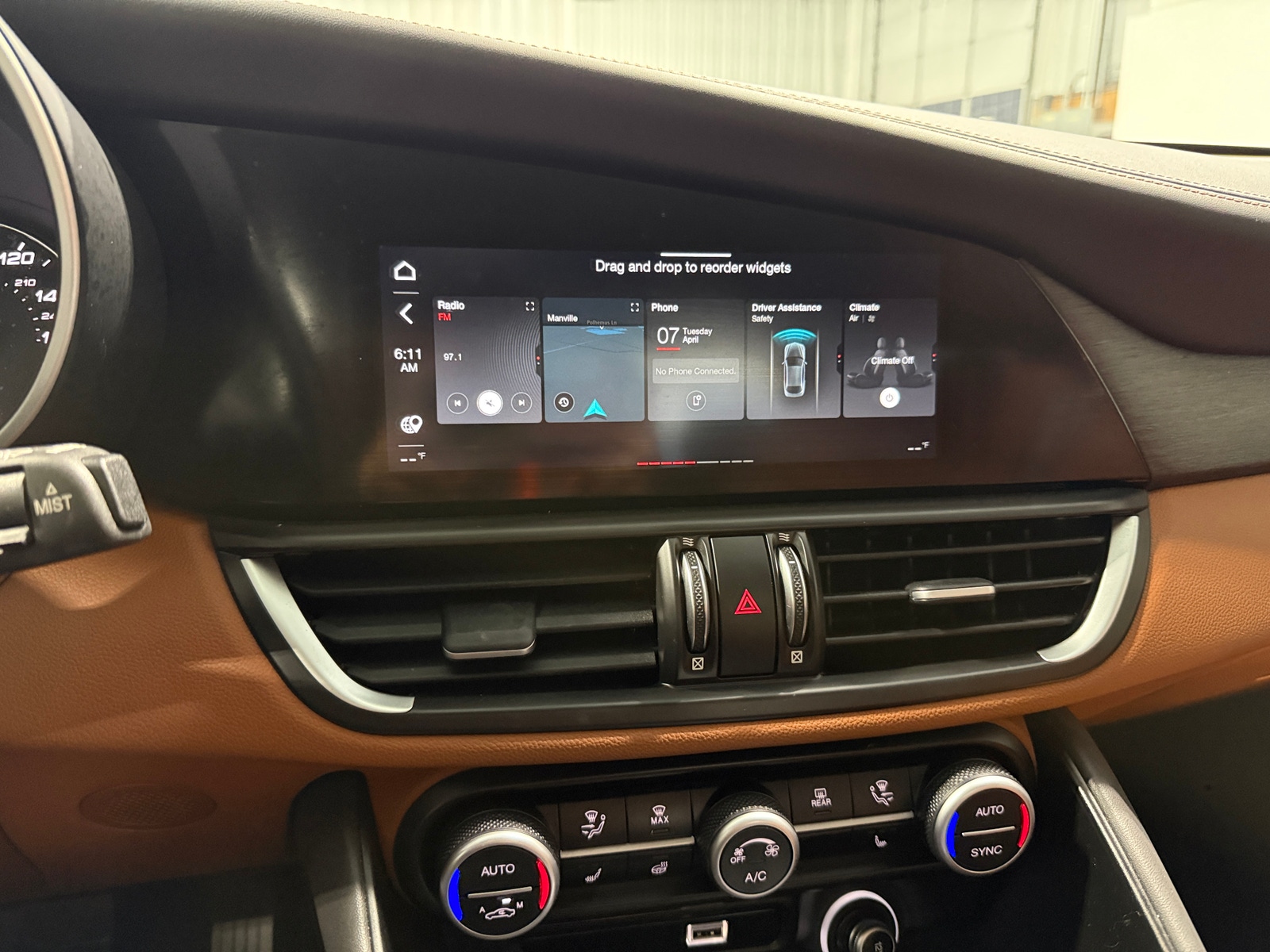 Thumbnail: 2021 Alfa Romeo Giulia - 3