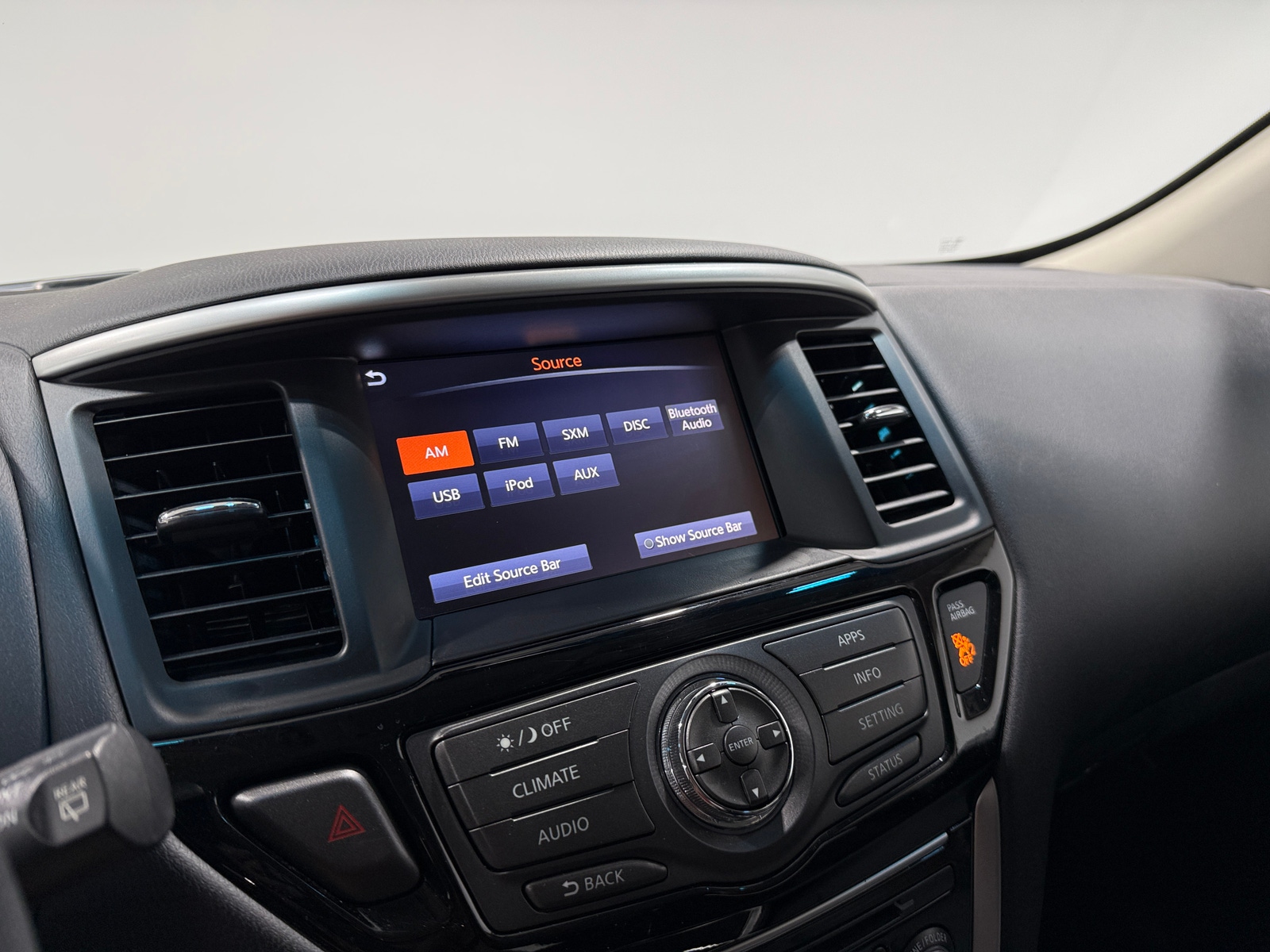 Thumbnail: 2017 Nissan Pathfinder - 4