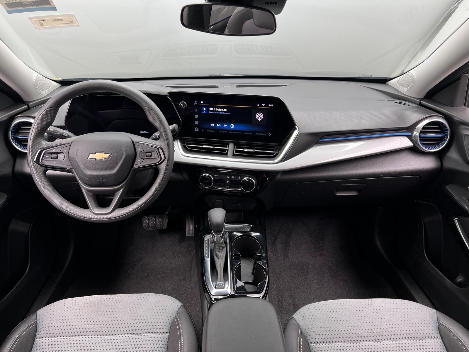 Thumbnail: 2025 Chevrolet Trax - 3