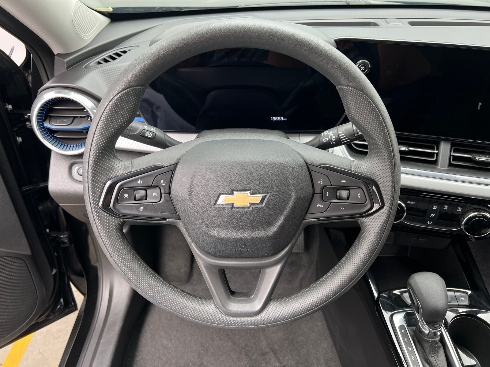 Thumbnail: 2025 Chevrolet Trax - 5