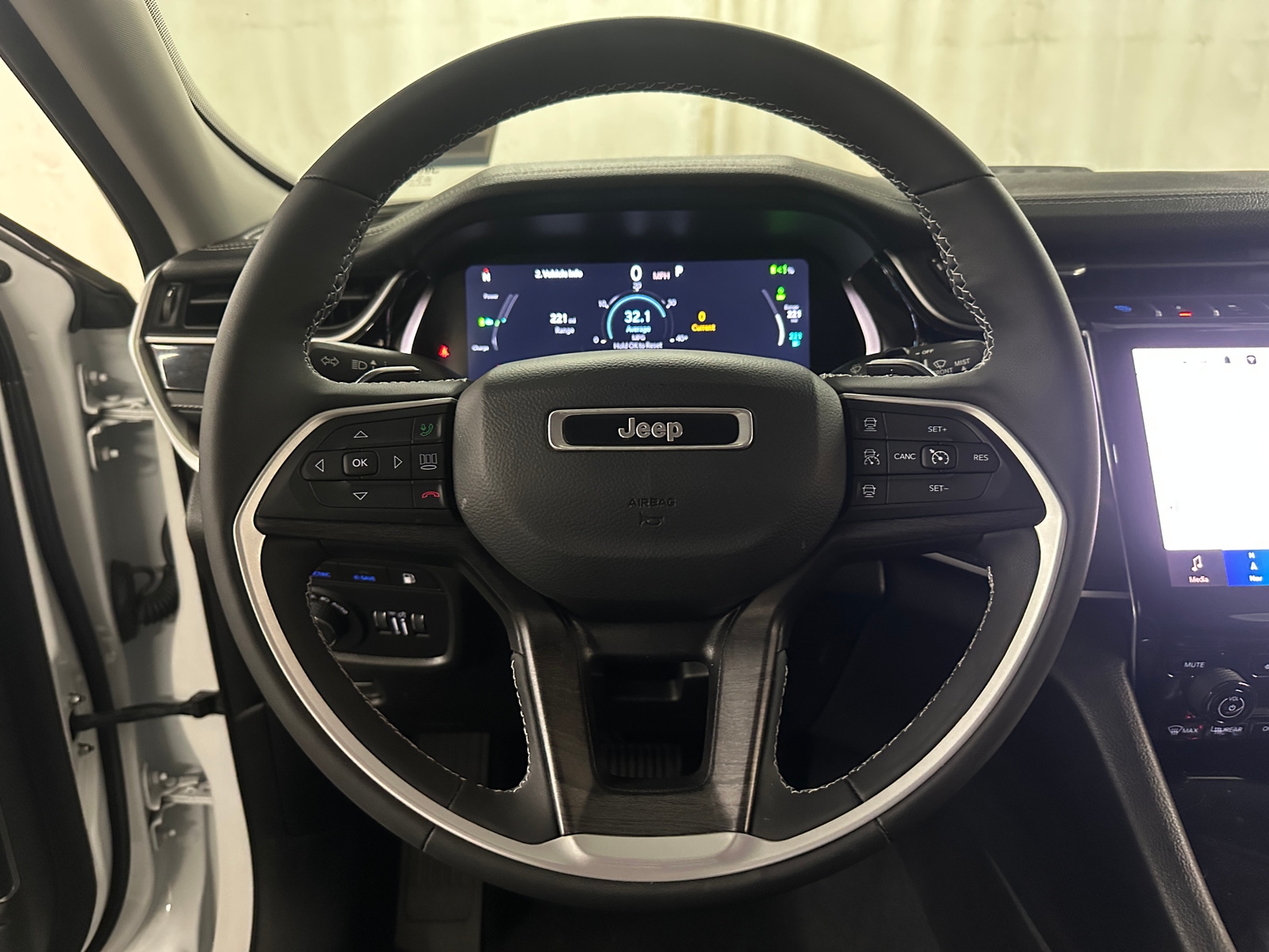 Thumbnail: 2023 Jeep Grand Cherokee - 4