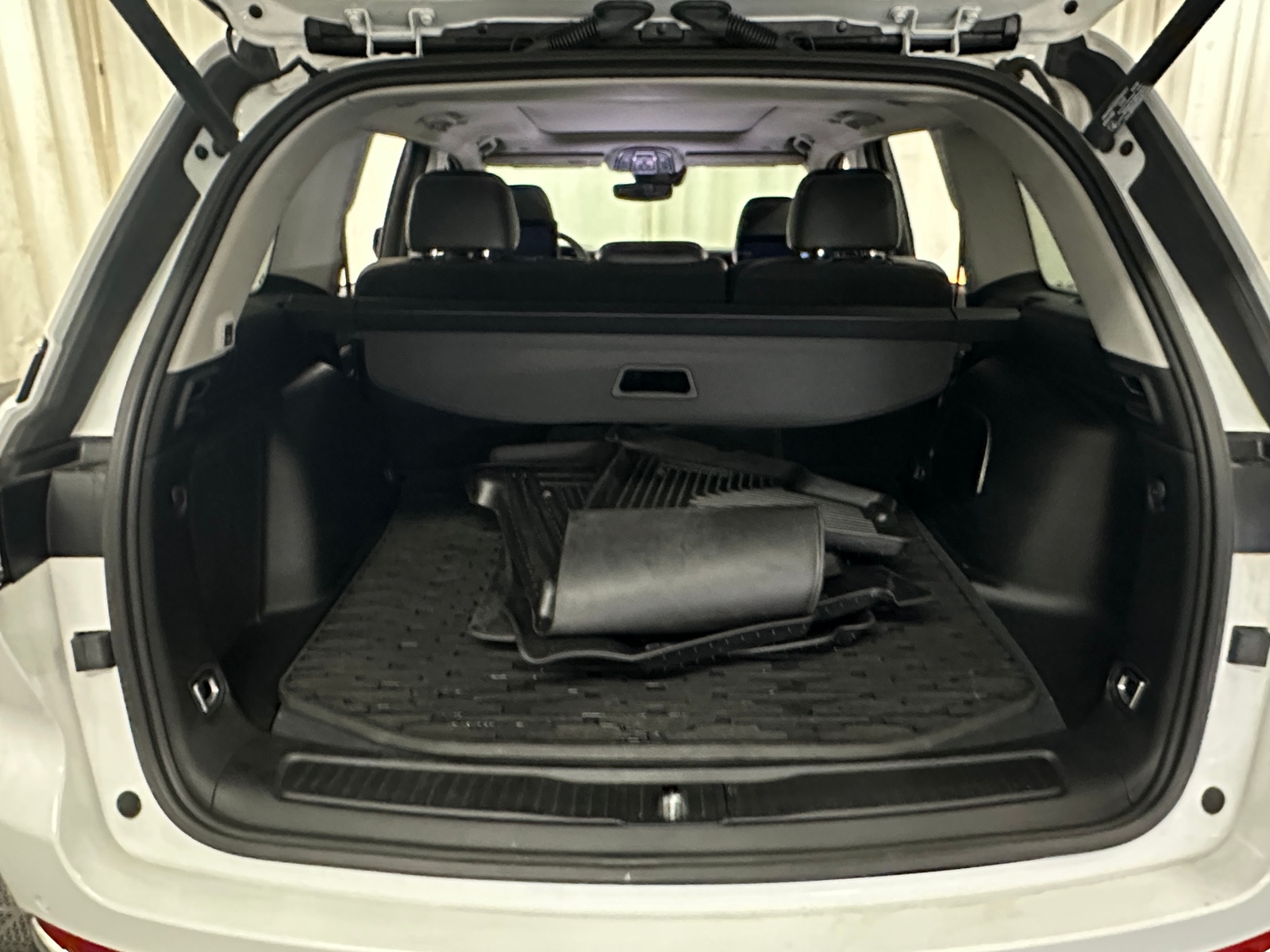 Thumbnail: 2023 Jeep Grand Cherokee - 6