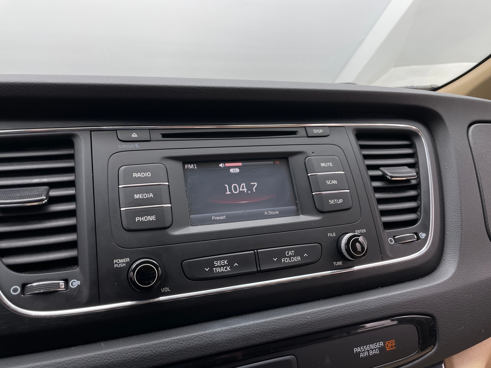 Thumbnail: 2017 Kia Sedona - 4