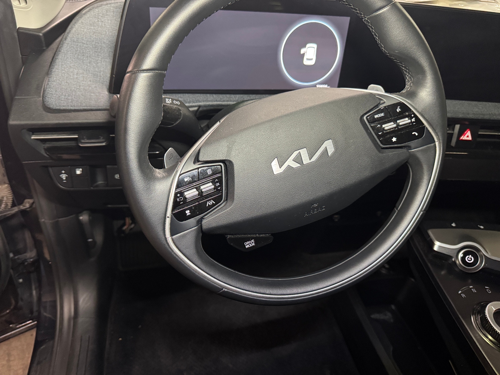 Thumbnail: 2022 Kia EV6 - 5