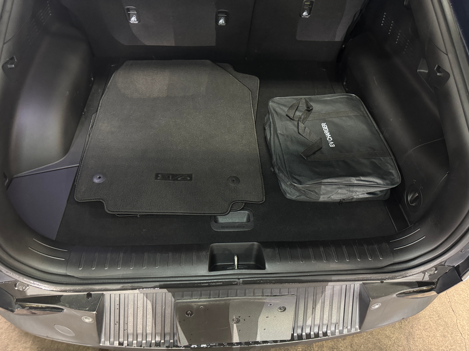 Thumbnail: 2022 Kia EV6 - 7