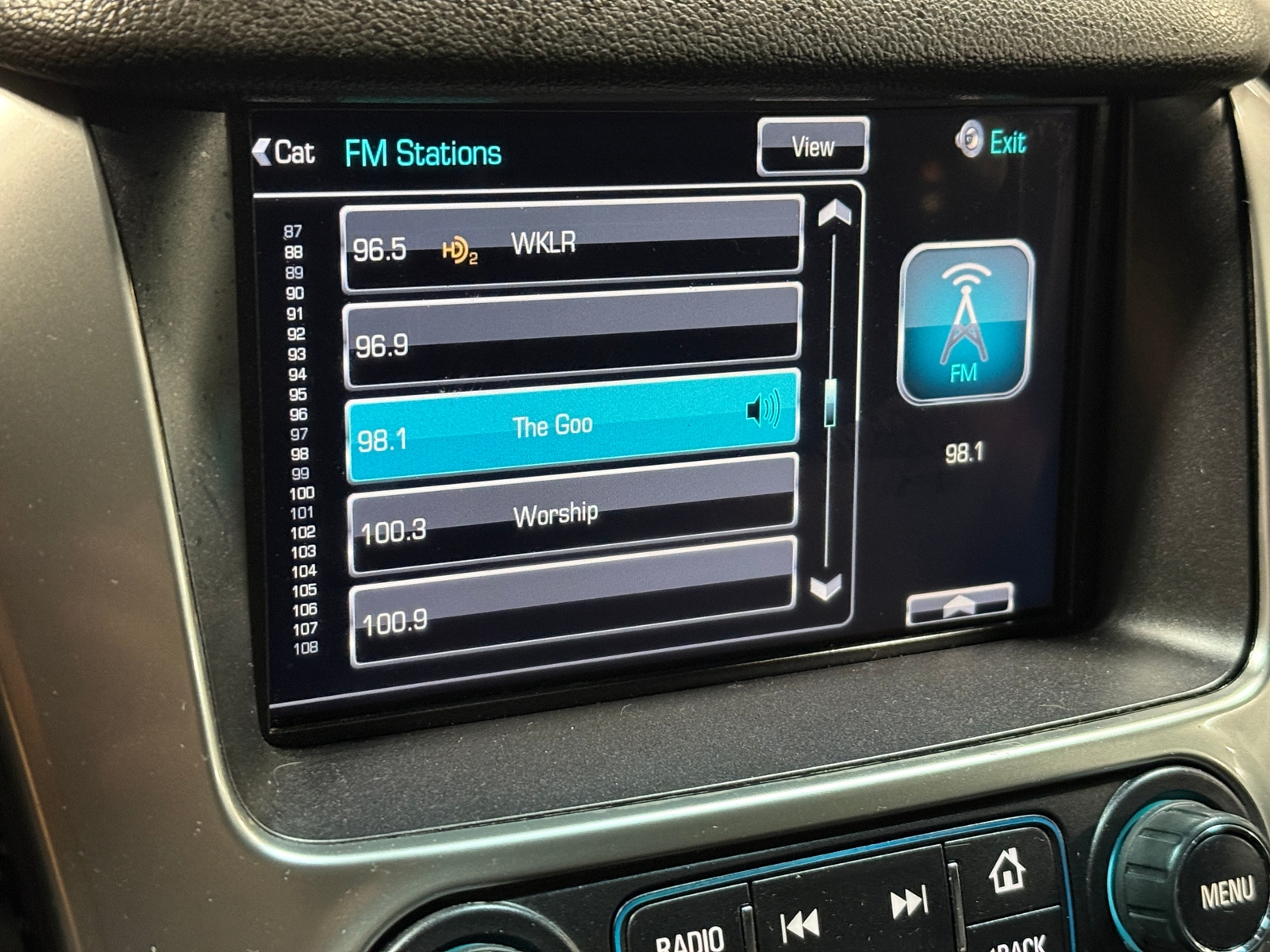 Thumbnail: 2015 Chevrolet Tahoe - 3