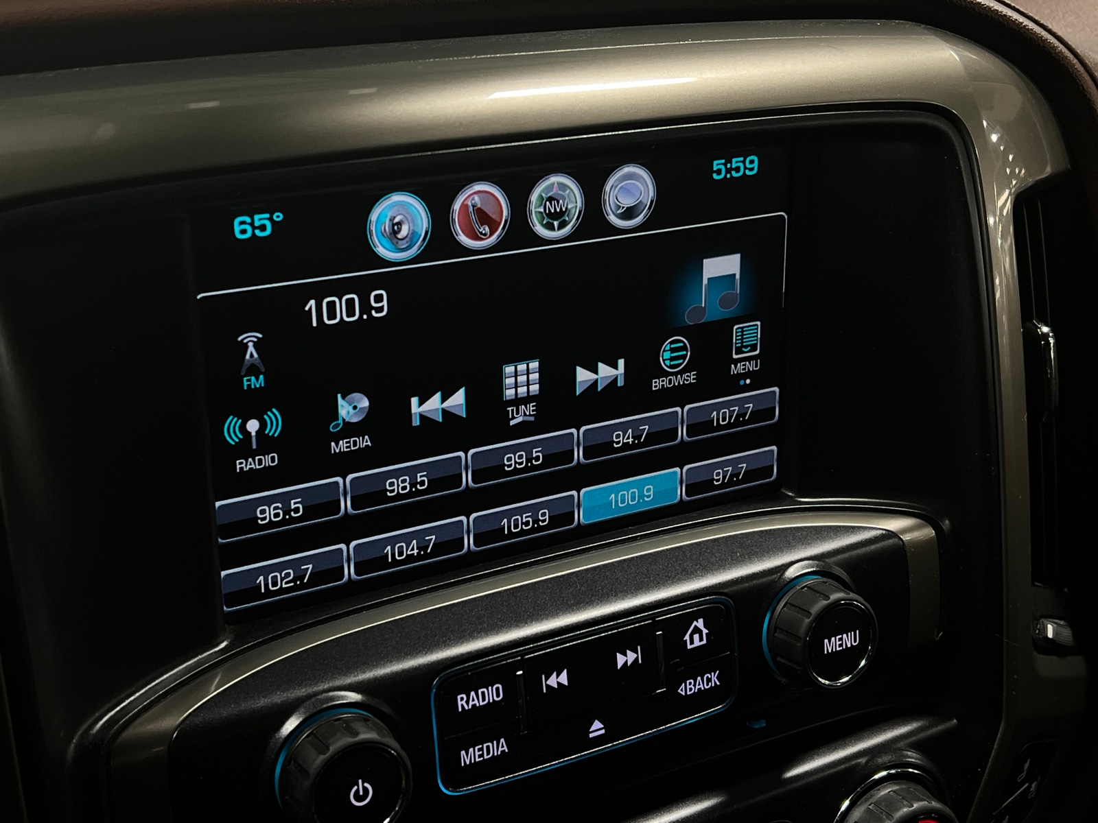 Thumbnail: 2017 Chevrolet Silverado 1500 - 3