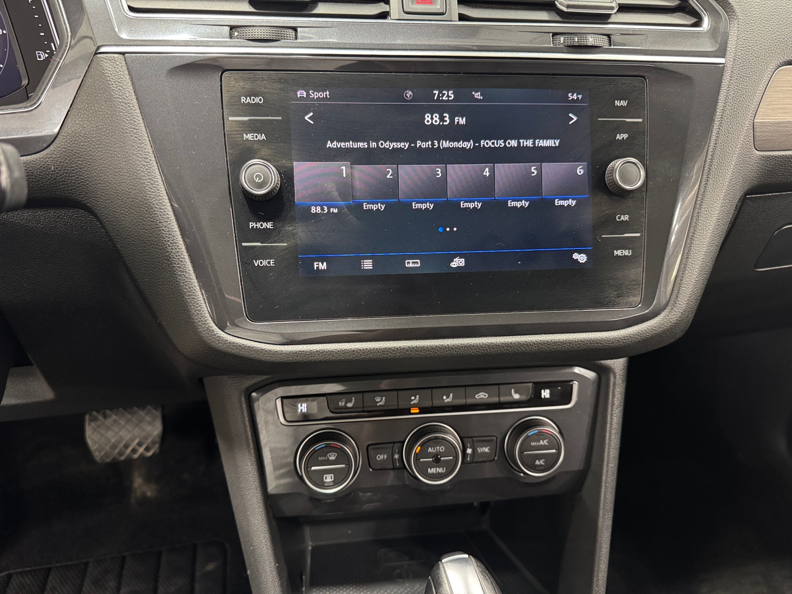 Thumbnail: 2020 Volkswagen Tiguan - 3