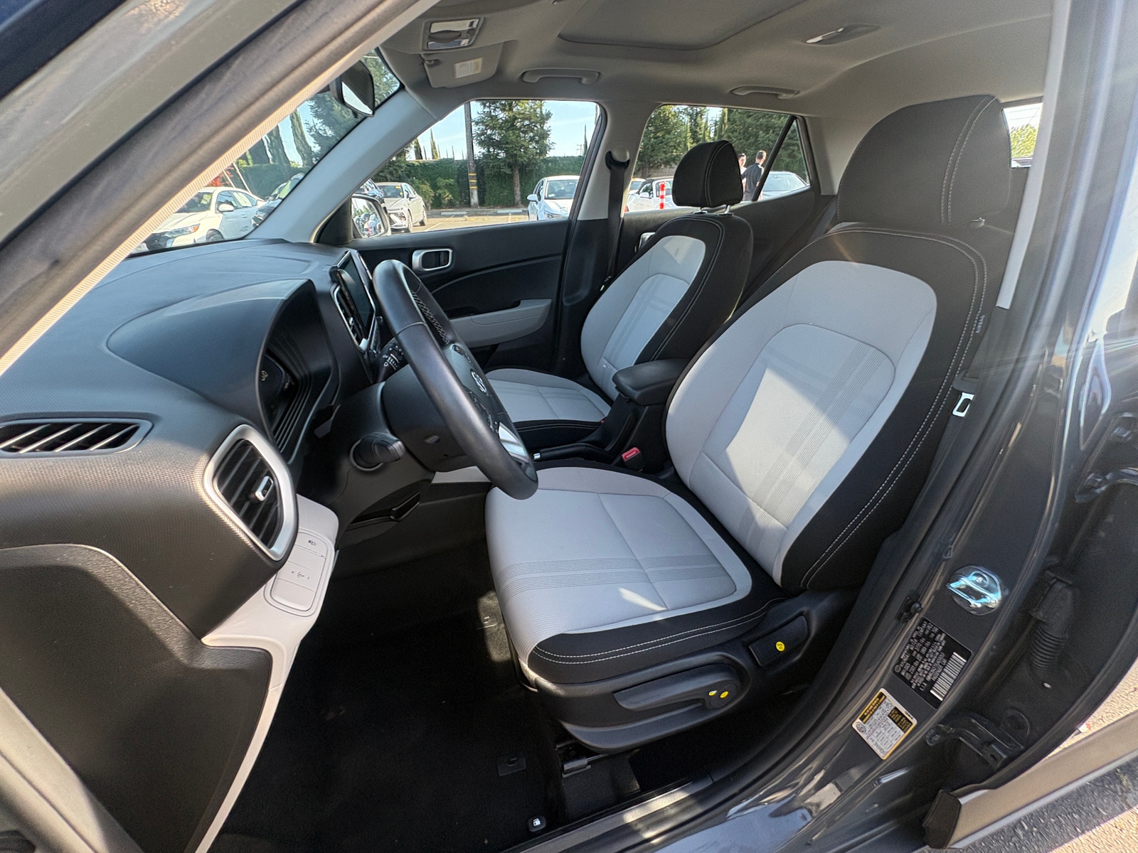 Thumbnail: 2025 Hyundai Venue - 2