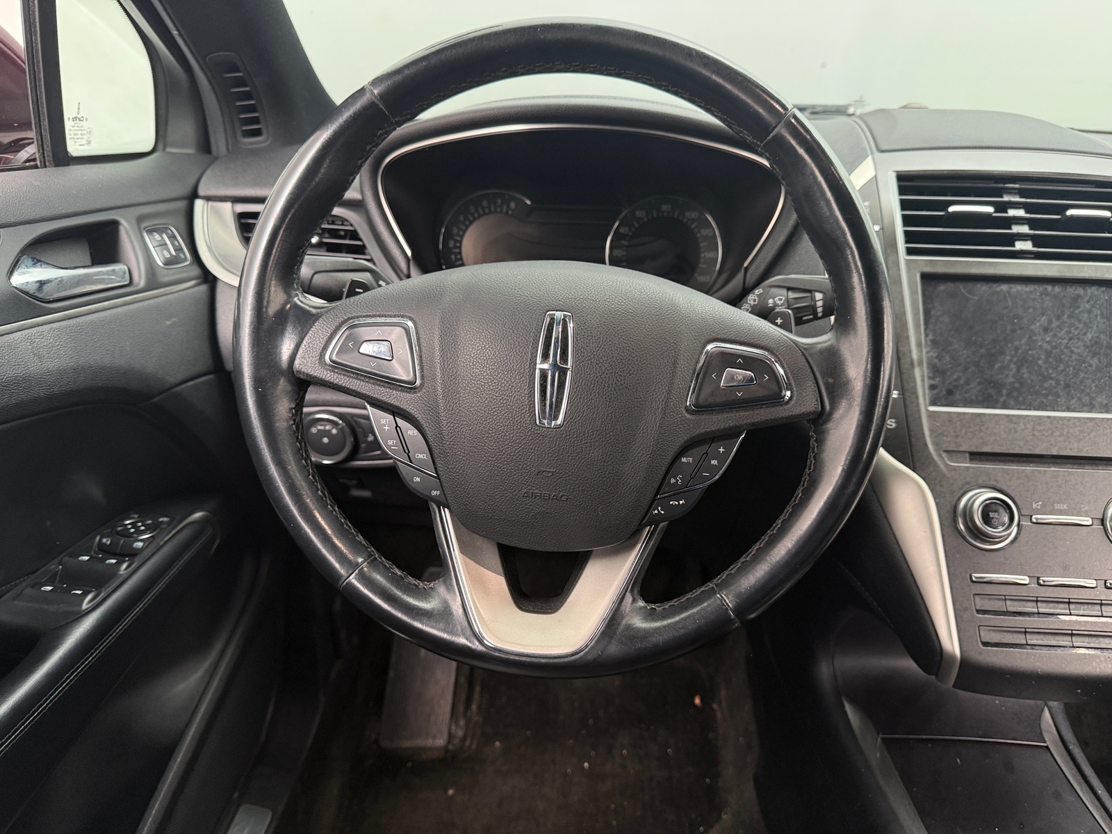 Thumbnail: 2016 Lincoln MKC - 4