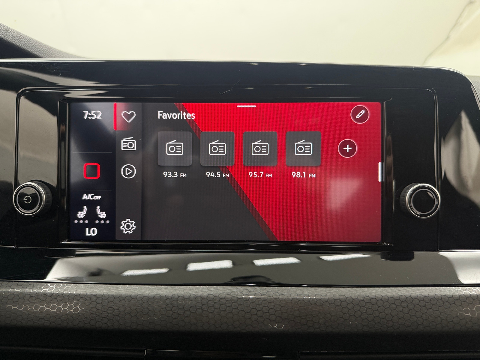 Thumbnail: 2023 Volkswagen Golf - 4