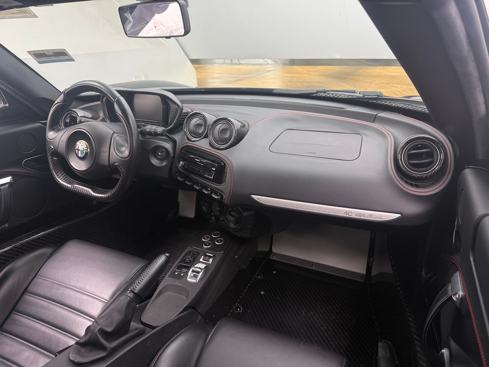 Thumbnail: 2015 Alfa Romeo 4C - 2