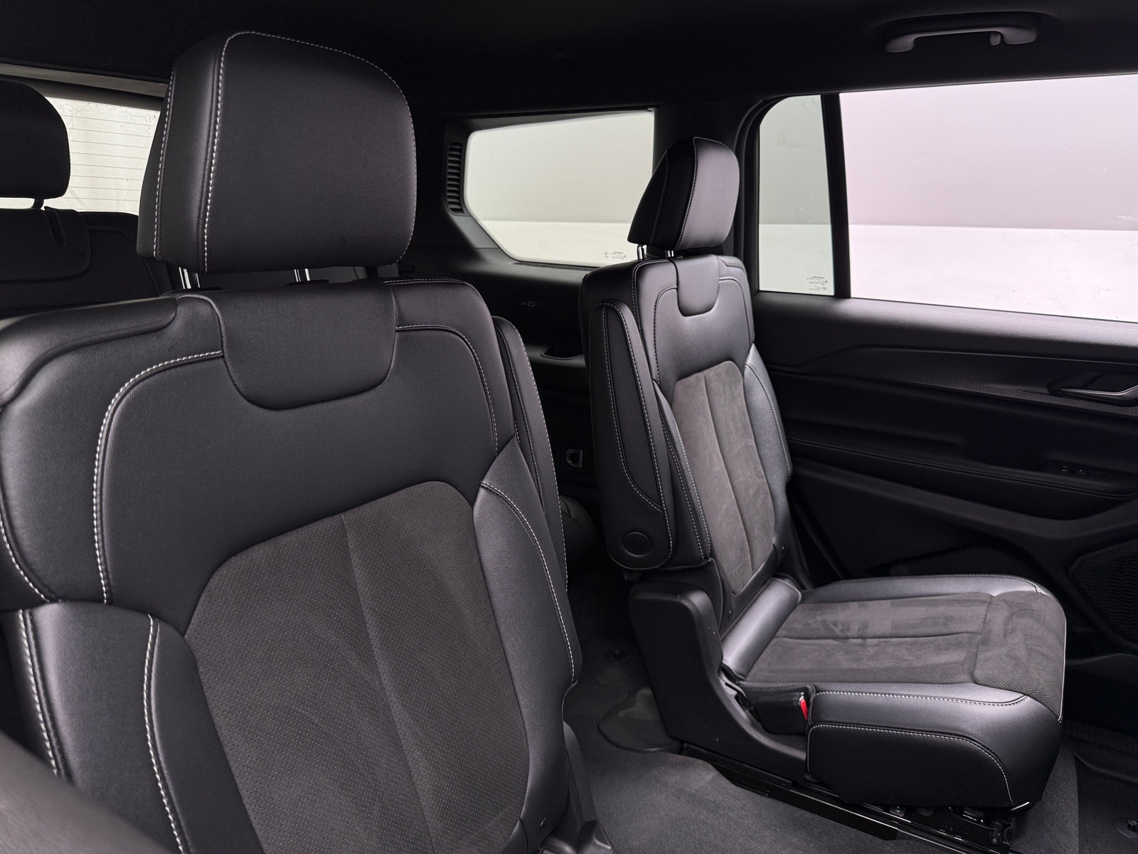 Thumbnail: 2023 Jeep Grand Cherokee L - 5