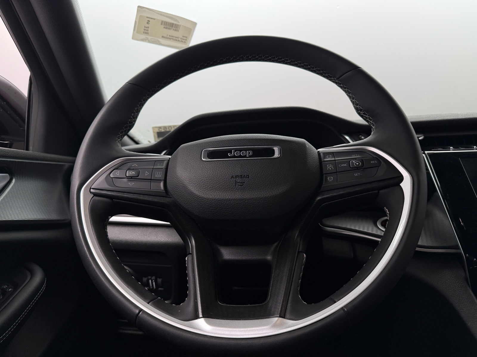 Thumbnail: 2023 Jeep Grand Cherokee L - 4