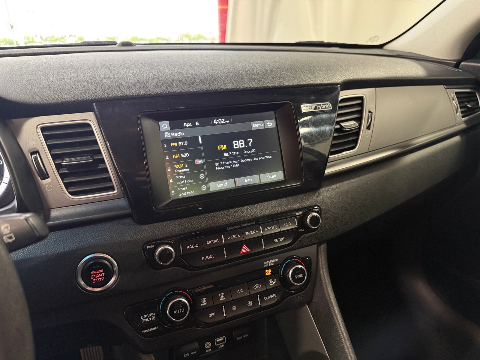 Thumbnail: 2019 Kia Niro - 4