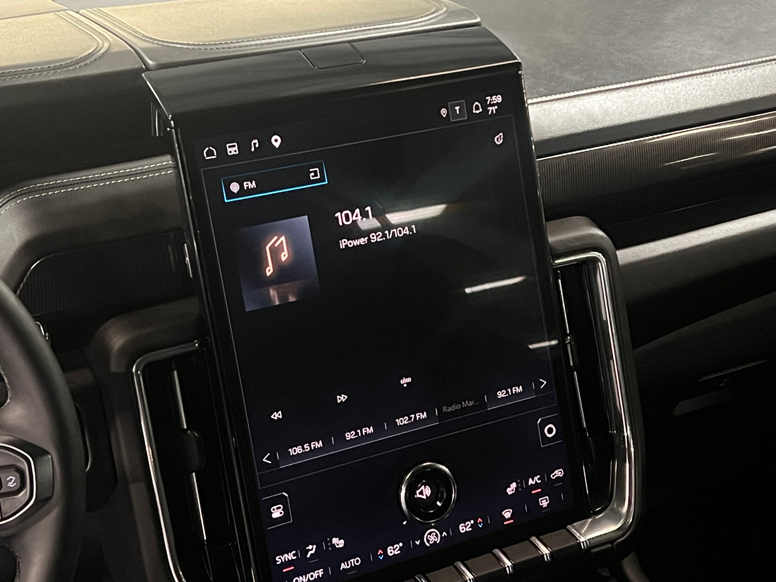 Thumbnail: 2025 GMC Yukon - 3