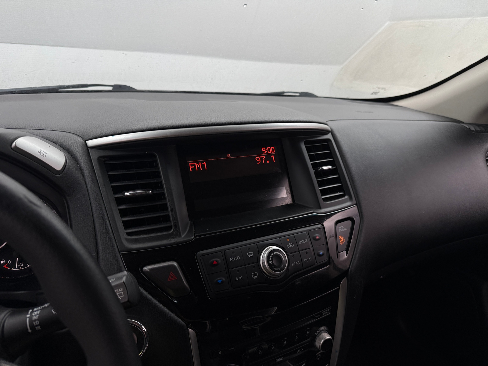 Thumbnail: 2015 Nissan Pathfinder - 4