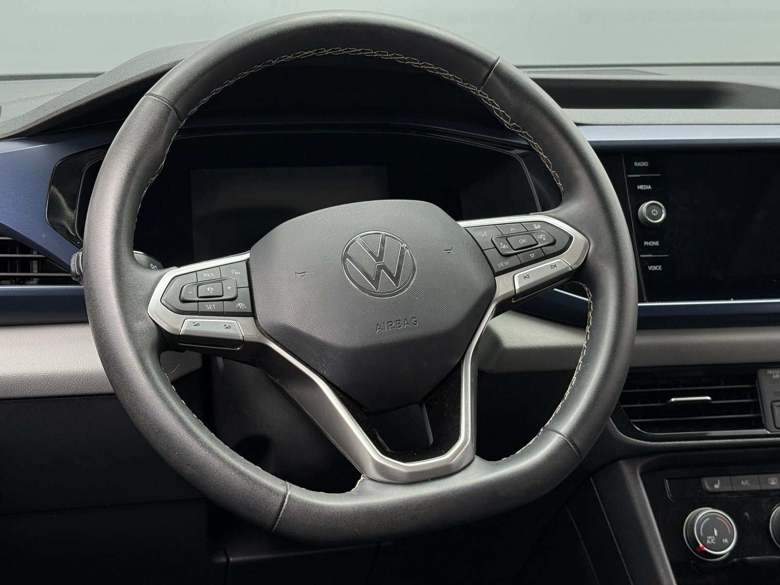 Thumbnail: 2023 Volkswagen Taos - 5