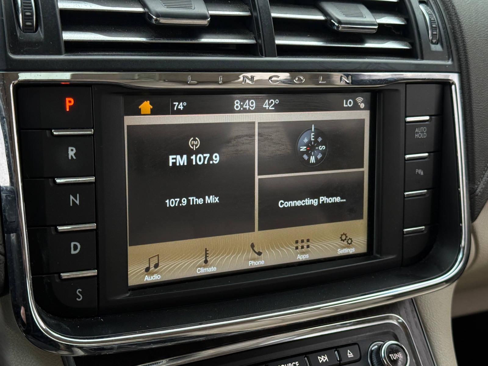 Thumbnail: 2017 Lincoln Continental - 3