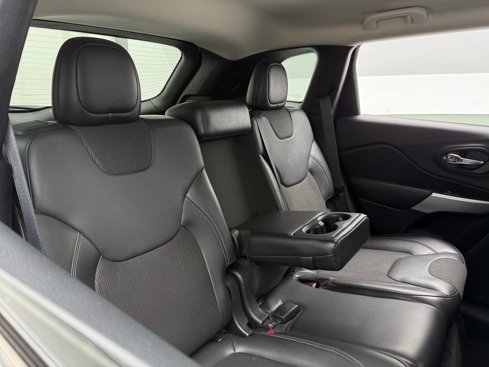 Thumbnail: 2018 Jeep Cherokee - 6