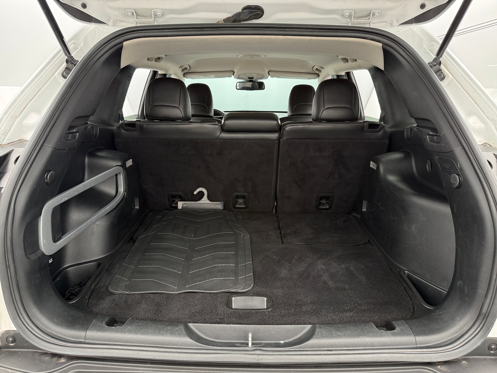 Thumbnail: 2018 Jeep Cherokee - 7